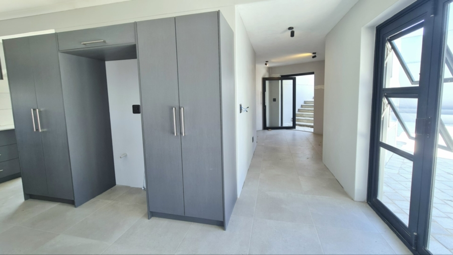 4 Bedroom Property for Sale in Whale Rock Western Cape
